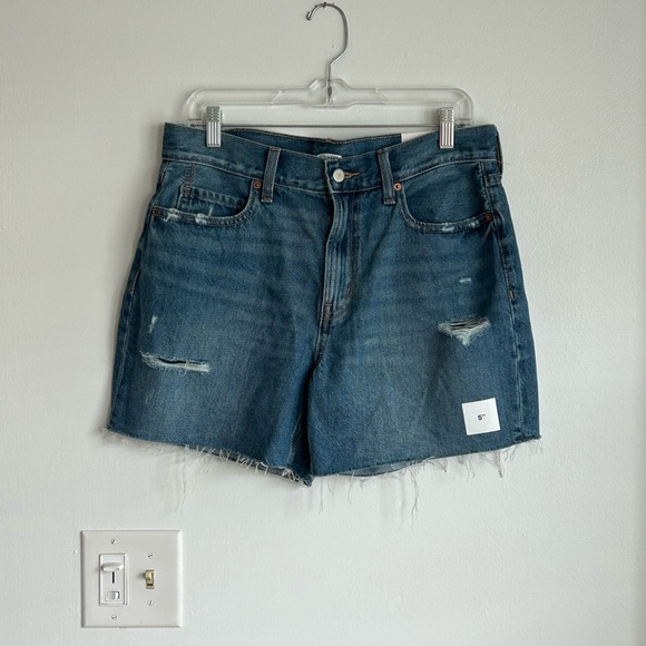 Old Navy Pants - NWT Old Navy Distressed Raw Hem Jean Shorts Cut Offs Size 8